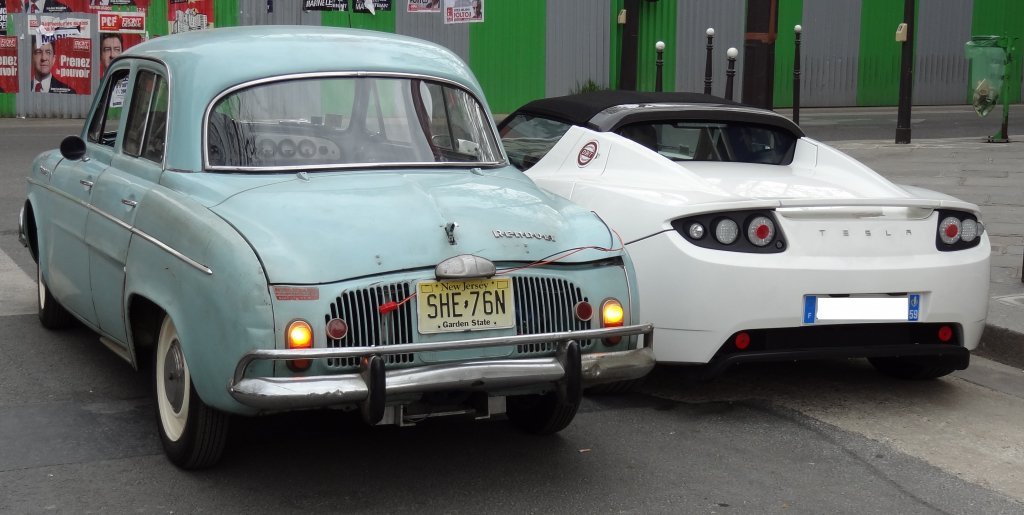 Dauphine VS Tesla Roadster